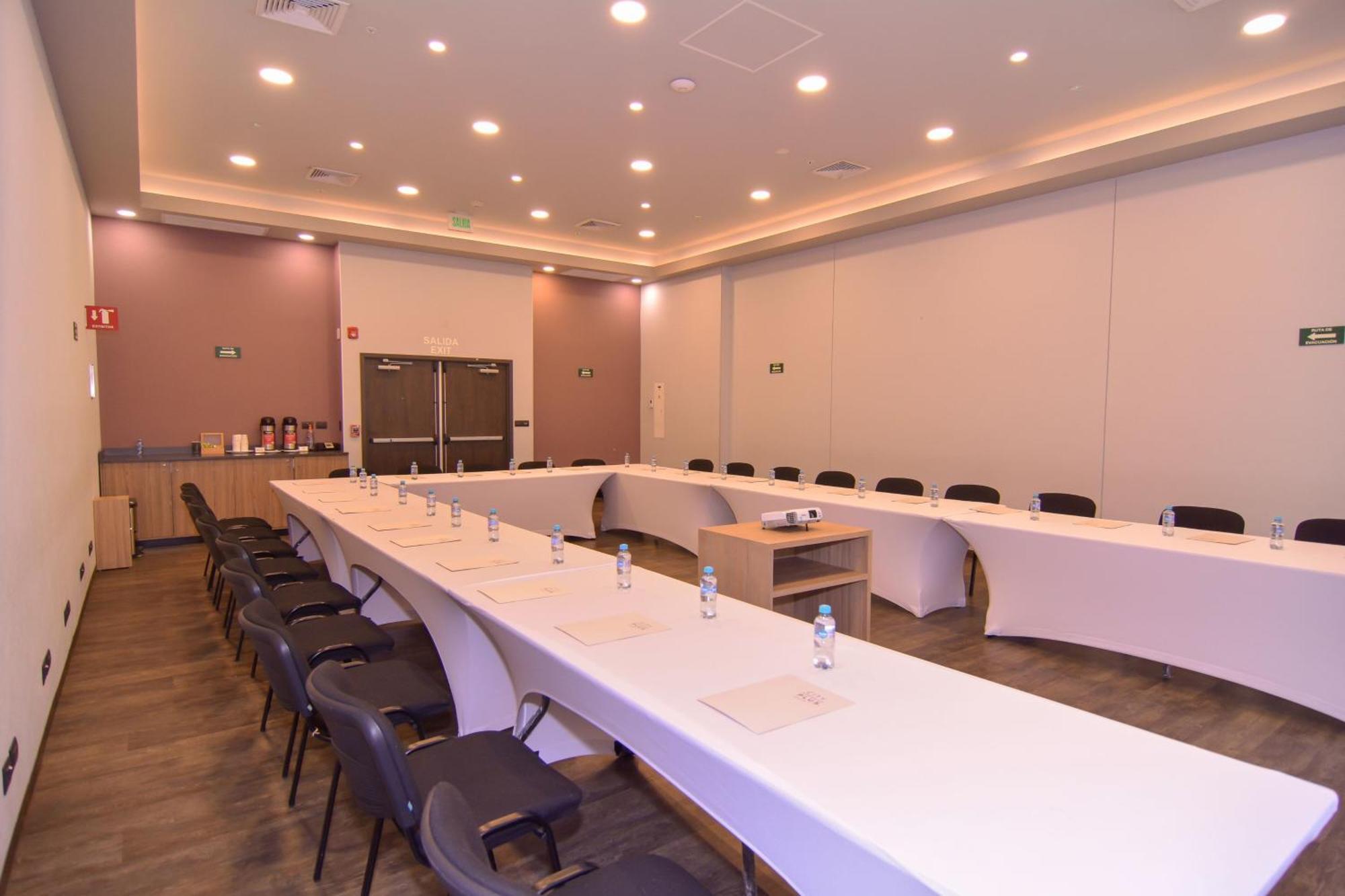 City Express Plus By Marriott Medellin Colombia Buitenkant foto