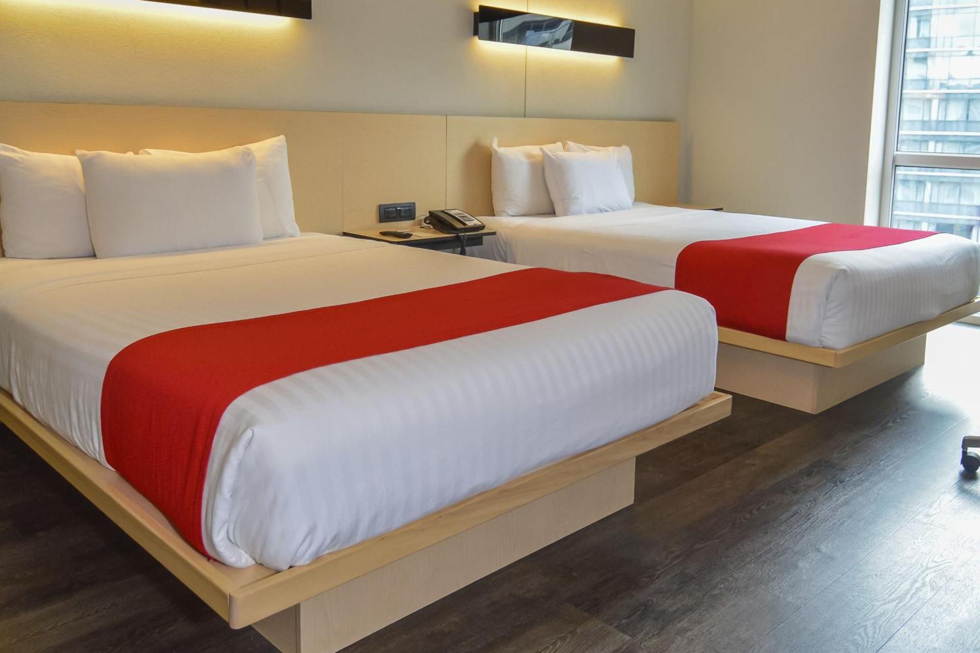 City Express Plus By Marriott Medellin Colombia Buitenkant foto