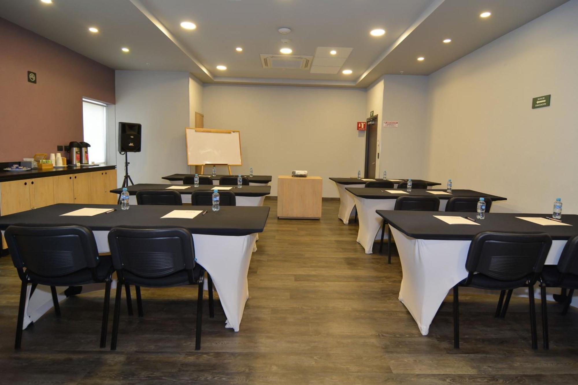 City Express Plus By Marriott Medellin Colombia Buitenkant foto