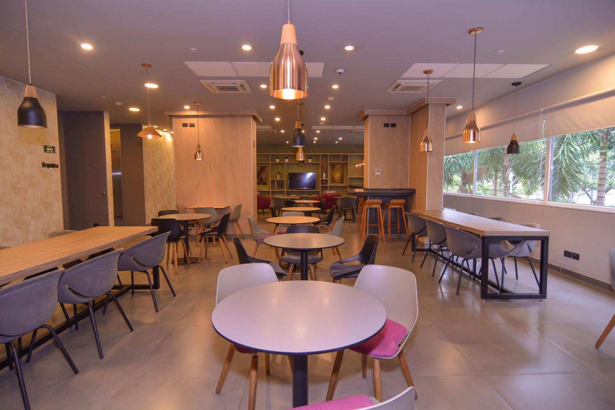 City Express Plus By Marriott Medellin Colombia Buitenkant foto